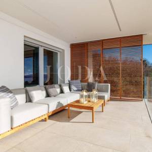 Luksuzna kuća u 1. redu do mora