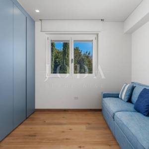 Luksuzna kuća u 1. redu do mora