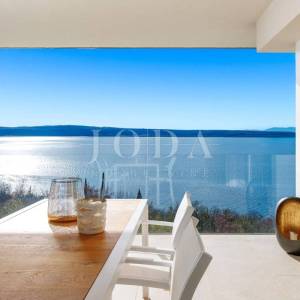 Luksuzna kuća u 1. redu do mora