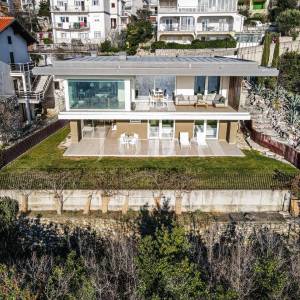 Luksuzna kuća u 1. redu do mora