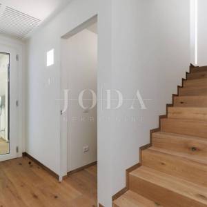 Luksuzna kuća u 1. redu do mora