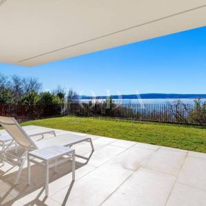 Luksuzna kuća u 1. redu do mora