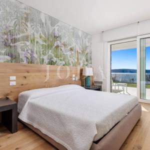 Luksuzna kuća u 1. redu do mora