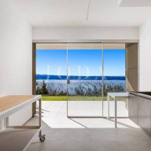 Luksuzna kuća u 1. redu do mora