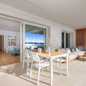 Luksuzna kuća u 1. redu do mora