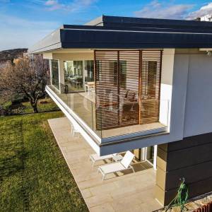 Luksuzna kuća u 1. redu do mora