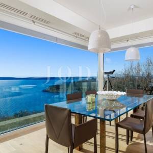 Luksuzna kuća u 1. redu do mora