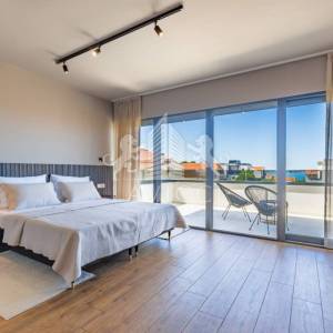 Luksuzna moderna kuća s bazenom i pogledom na more – Vrsi