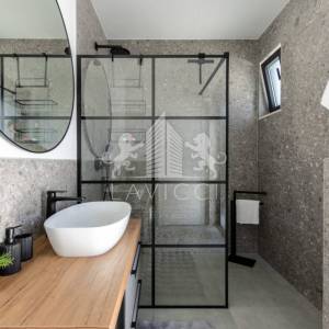 Luksuzna moderna kuća s bazenom i pogledom na more – Vrsi