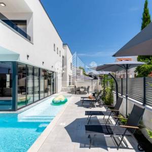 Luksuzna moderna kuća s bazenom i pogledom na more – Vrsi