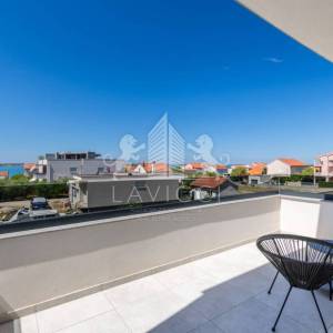 Luksuzna moderna kuća s bazenom i pogledom na more – Vrsi