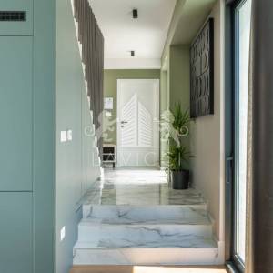 Luksuzna moderna kuća s bazenom i pogledom na more – Vrsi