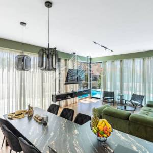 Luksuzna moderna kuća s bazenom i pogledom na more – Vrsi