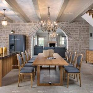 LUKSUZNA VILA S BAZENOM – SAVRŠEN SPOJ ELEGANCIJE I UDOBNOSTI