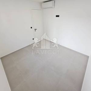 Luksuzni penthouse s krovnom terasom - Vir, Jadro