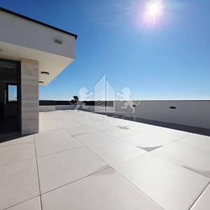Luksuzni penthouse s krovnom terasom - Vir, Jadro