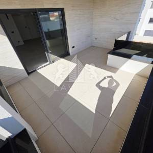 Luksuzni penthouse s krovnom terasom - Vir, Jadro