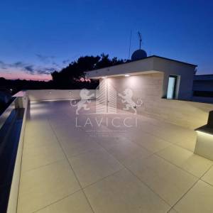 Luksuzni penthouse s krovnom terasom - Vir, Jadro