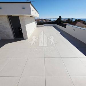 Luksuzni penthouse s krovnom terasom - Vir, Jadro