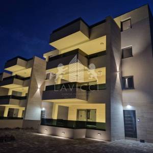 Luksuzni penthouse s krovnom terasom - Vir, Jadro