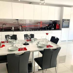 Malinska – apartman s dvije jedinice i okućnicom, blizu mora