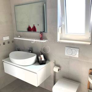 Malinska – apartman s dvije jedinice i okućnicom, blizu mora