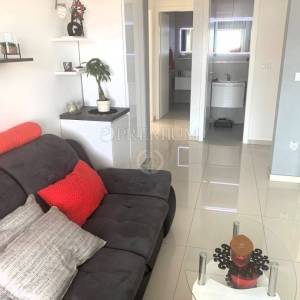 Malinska – apartman s dvije jedinice i okućnicom, blizu mora