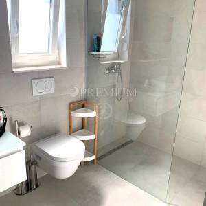 Malinska – apartman s dvije jedinice i okućnicom, blizu mora