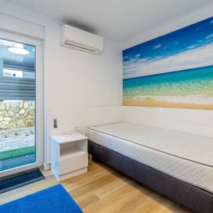 MALINSKA - Dva apartmana s bazenom