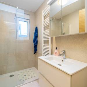 MALINSKA - Dva apartmana s bazenom