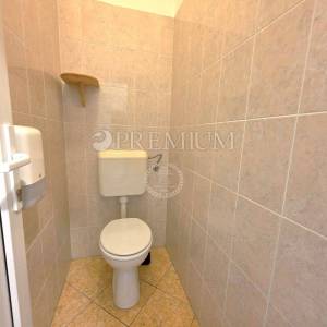 Malinska, najam poslovnog prostora, centar!