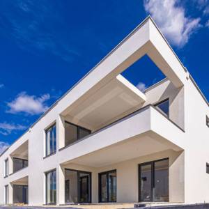 MALINSKA, OTOK KRK - Dvojna kuća s bazenom u novogradnji