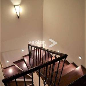 Malinska, Porat, dvije dvojne kamene kuće s bazenom