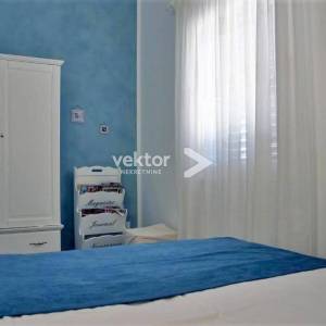 Malinska, Porat, dvije dvojne kamene kuće s bazenom