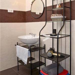 Malinska, Porat, dvije dvojne kamene kuće s bazenom