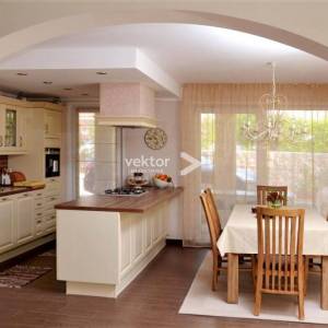 Malinska, Porat, dvije dvojne kamene kuće s bazenom