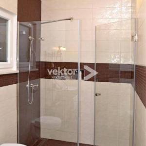 Malinska, Porat, dvije dvojne kamene kuće s bazenom