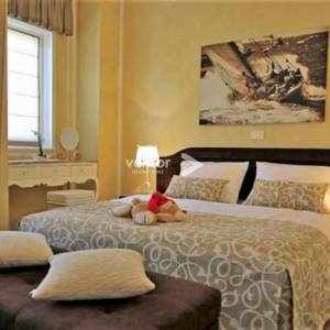 Malinska, Porat, dvije dvojne kamene kuće s bazenom