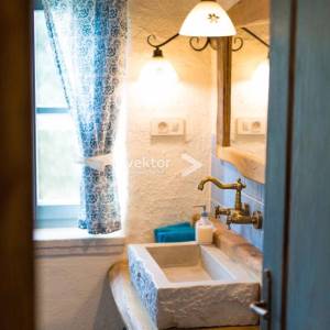 Malinska, rustikalna kuća s bazenom i pogledom na more