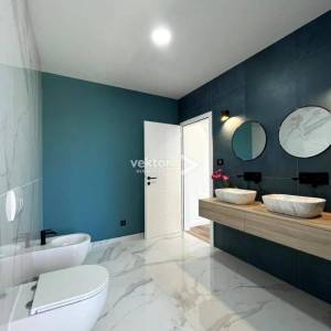 Marčana, moderna novogradnja s bazenom