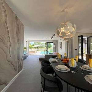 Marčana, moderna novogradnja s bazenom