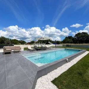 Marčana, moderna novogradnja s bazenom