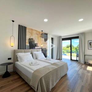 Marčana, moderna novogradnja s bazenom