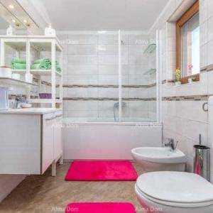 MARČANA - Prodaje se kuća sa grijanim bazenom i jakuzzijem