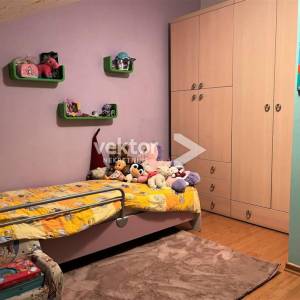 Marčelji, uređen i namješten obiteljski stan sa dva balkona