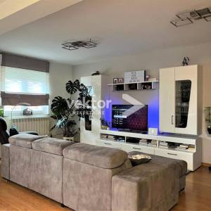 Marčelji, uređen i namješten obiteljski stan sa dva balkona