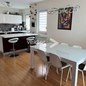 Marčelji, uređen i namješten obiteljski stan sa dva balkona