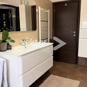 Marčelji, uređen i namješten obiteljski stan sa dva balkona