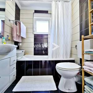 Martinkovac, samostojeća kuća s dva stana na odličnoj lokaciji 