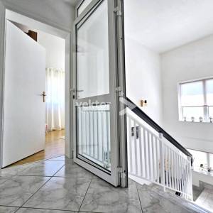 Martinkovac, samostojeća kuća s dva stana na odličnoj lokaciji 